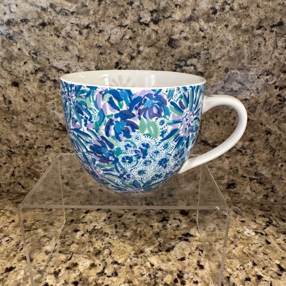 Lilly Pulitzer Blue Floral Mug no chips or cracks